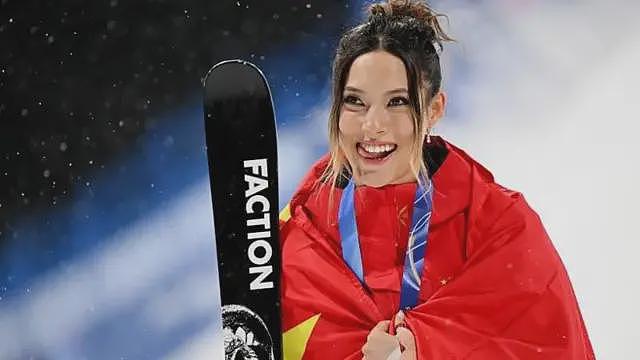 谷爱凌：舆论漩涡中的“冰雪公主”（组图） - 1
