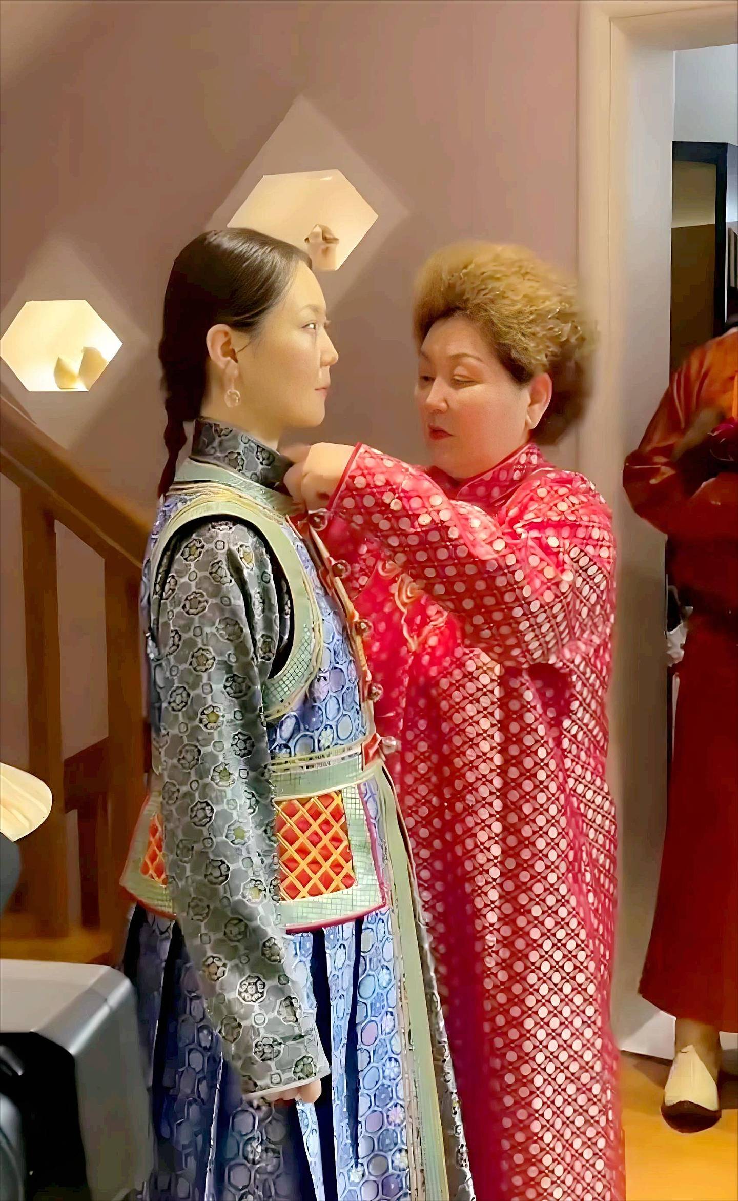 乌日娜上央视春晚！丈夫逝世8年，女儿嫁韩国人（组图） - 2