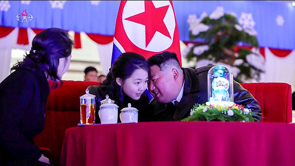 传金正恩爱女将担任朝鲜飞弹局长并改名！女兵沦“性玩物”黑幕曝（组图） - 1