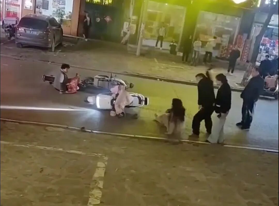 平顶山打人事件:极端恶劣,必须严惩(组图) - 3