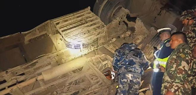 一中国公民在尼泊尔巴士坠河事故中死亡（图） - 1