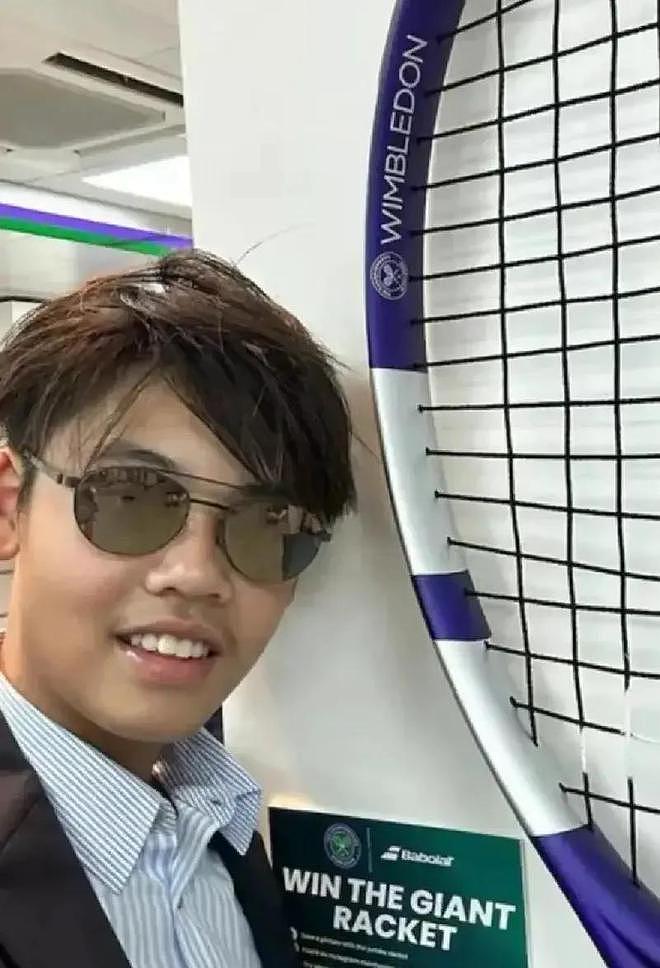 李嘉欣一家逛街!15岁许建彤容貌变化显著,身高近190已成帅哥(组图) - 9
