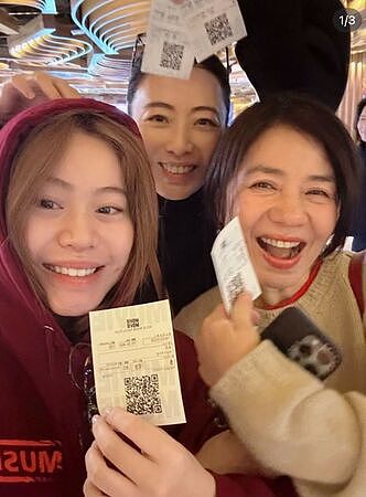 息影32年！66岁钟楚红拒绝医美现况曝光，网惊：冻龄天花板（组图） - 2