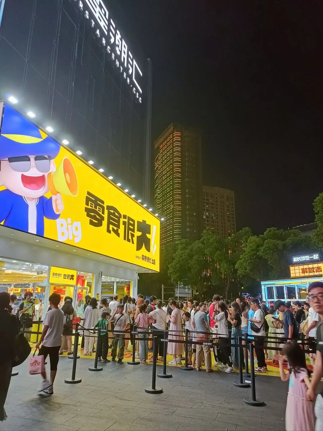 狂飙的县城网红店，让北上广打工人穷哭了（组图） - 22