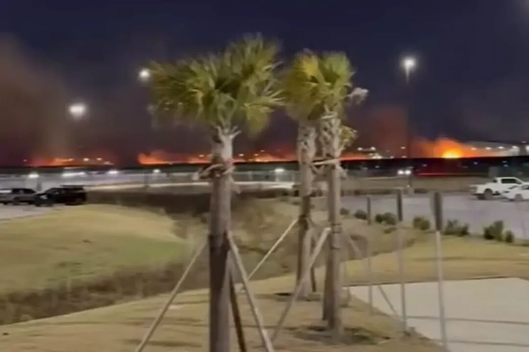 可怕!载185人客机刚起飞引擎就爆炸,喷出恐怖火球,跑道烈焰冲天!(组图) - 3