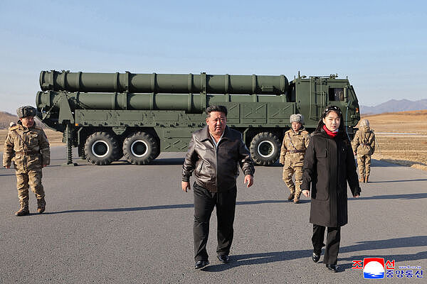 传金正恩爱女将担任朝鲜飞弹局长并改名！女兵沦“性玩物”黑幕曝（组图） - 2