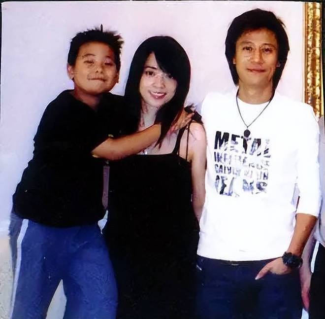 连登14次春晚竟欠债2800万！解晓东豪宅被拍卖，网传落魄住养老院？（组图） - 16