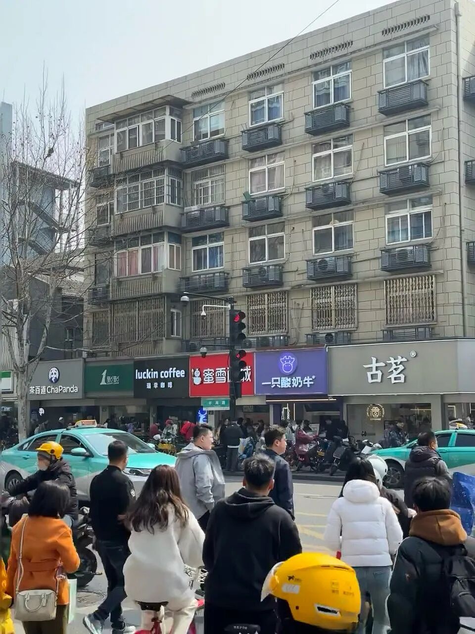 狂飙的县城网红店，让北上广打工人穷哭了（组图） - 14
