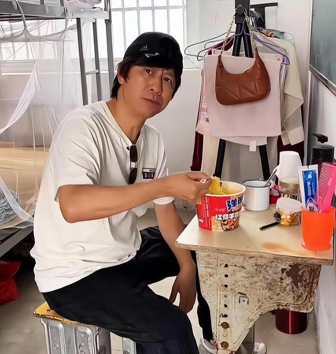 连登14次春晚竟欠债2800万！解晓东豪宅被拍卖，网传落魄住养老院？（组图） - 22