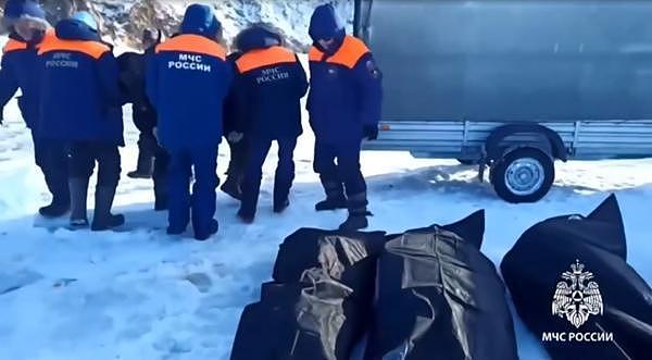 中国游客与“贝加尔湖8死事故”擦肩而过:事发前刚踩过那条致命冰缝(组图) - 3