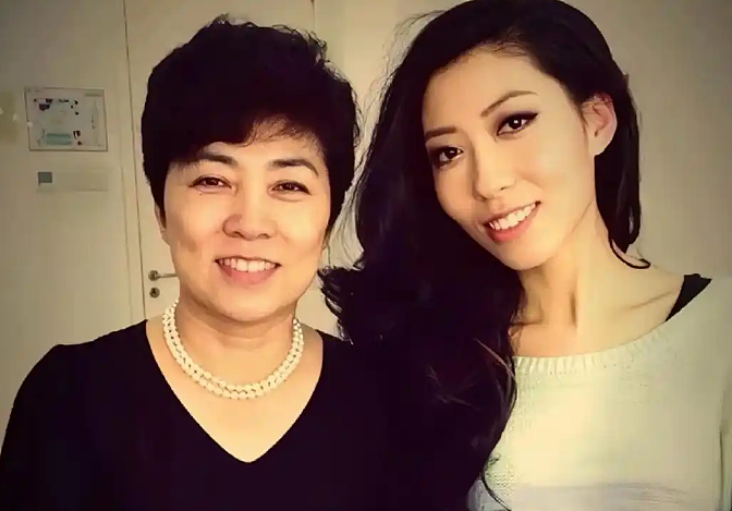 曲婉婷回国试图复出，新账号被封，其母曾因受贿罪被判无期徒刑（组图） - 3
