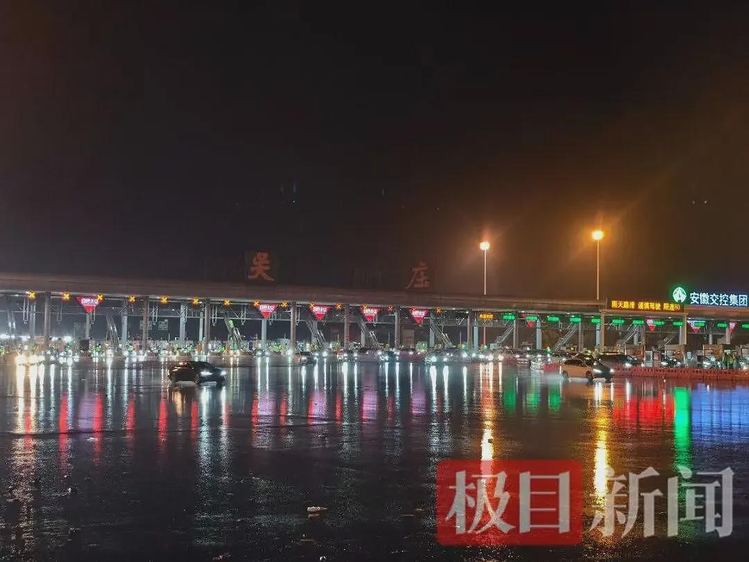 春节高速免费最后1分钟：有人压哨通过省下千元（组图） - 2