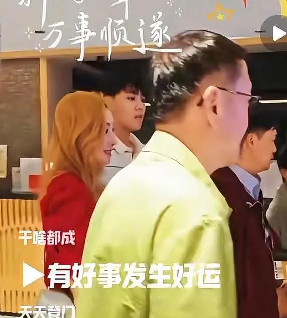李嘉欣一家逛街!15岁许建彤容貌变化显著,身高近190已成帅哥(组图) - 12