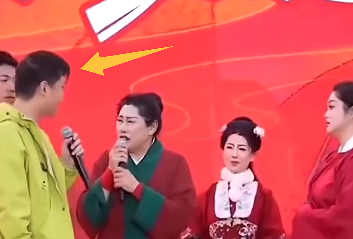 吃瓜！男子相亲节目上自爆，主持人拦都拦不住（视频/组图） - 1
