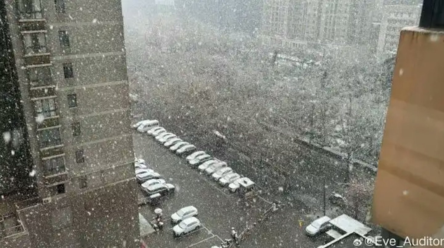 西安一日跌20度突降暴雪！前一天还热到穿短袖...（组图） - 5