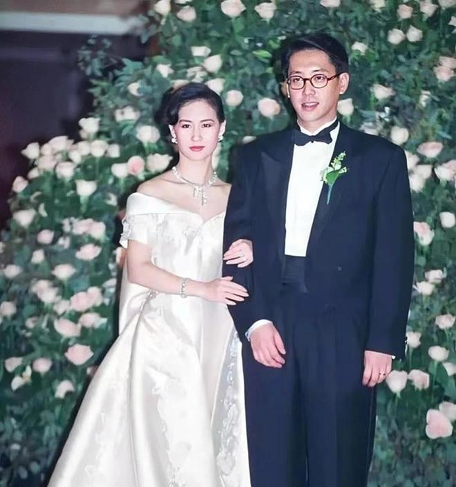 李嘉欣一家逛街!15岁许建彤容貌变化显著,身高近190已成帅哥(组图) - 3
