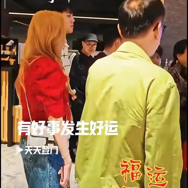 李嘉欣一家逛街!15岁许建彤容貌变化显著,身高近190已成帅哥(组图) - 4