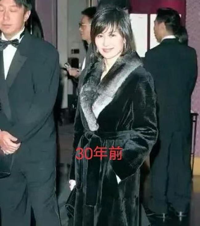 何超琼身价突破700亿,3位保镖一同出行,手里的包包成为亮点(组图) - 8