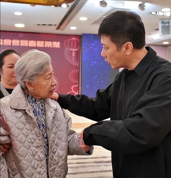 古天乐给TVB老演员发红包,数百位老演员出席,刘江获演艺贡献奖(组图) - 14