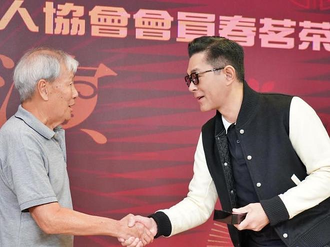 古天乐给TVB老演员发红包,数百位老演员出席,刘江获演艺贡献奖(组图) - 9