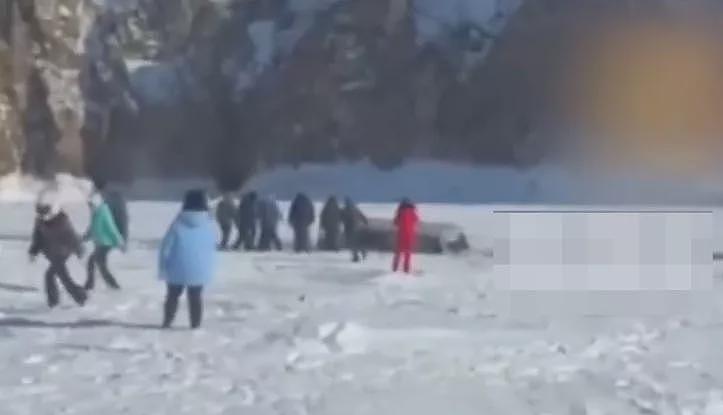 贝加尔湖沉湖8死事故发影片曝光，仅数分钟没顶（组图） - 2