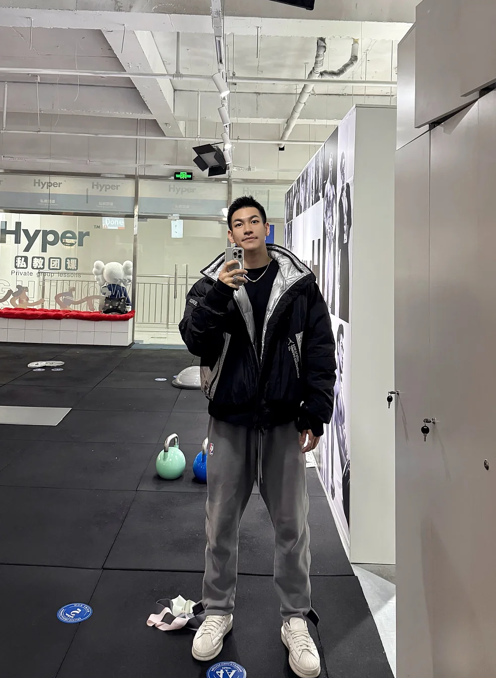 【帅哥】32岁北京筋肉私教，六块腹肌壮硕超一米胸围野性，惹百人跟着他做操，暴汗瘦身燃爆大课间（组图） - 2