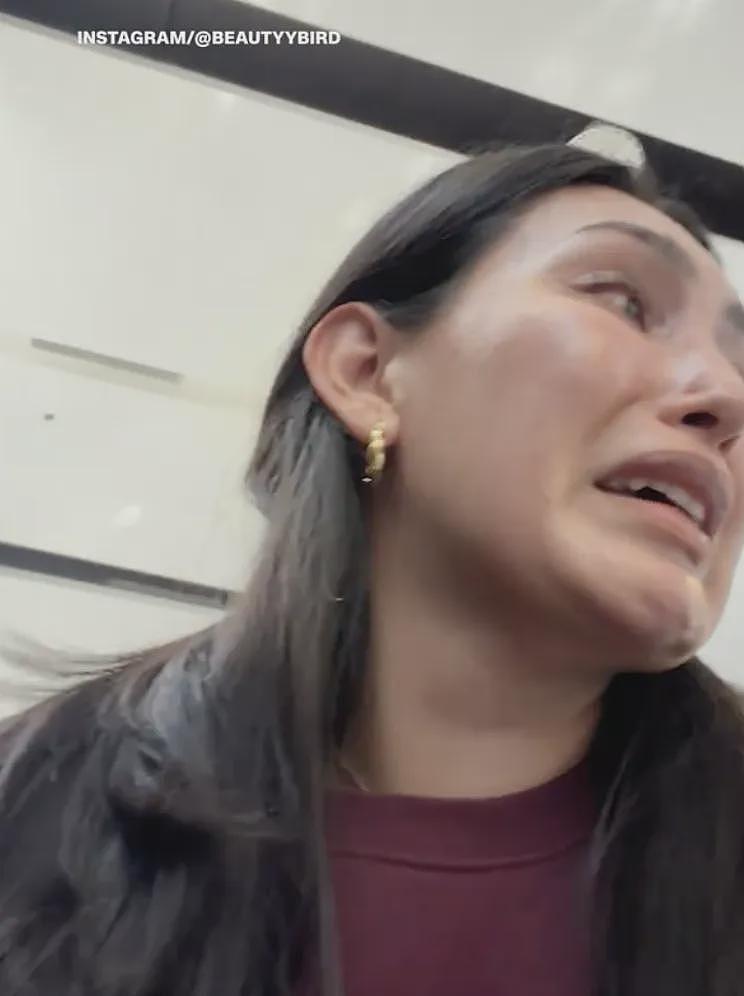 墨西哥游客突遇毒枭帮派街头火拼，公交车被炸飞，游客惶恐逃离机场！太可怕…（组图） - 21