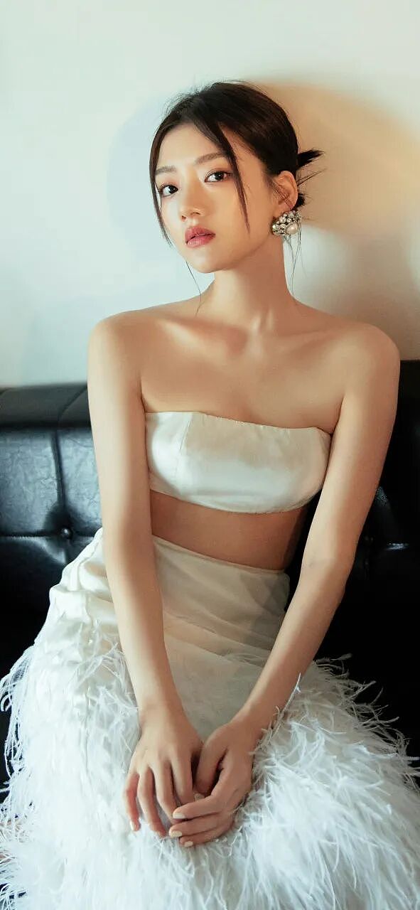【美女】甜妹任敏性感起来真撩人！大美腿又长又细身材比例超棒（组图） - 10