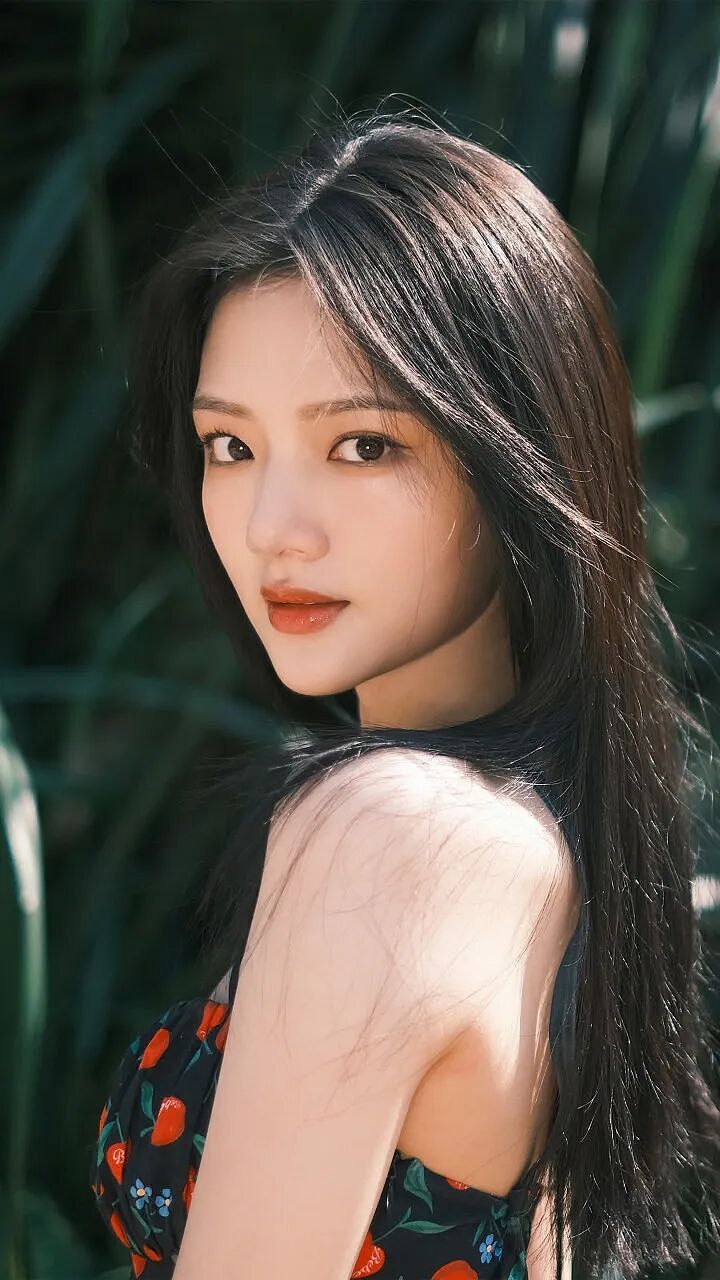 【美女】甜妹任敏性感起来真撩人！大美腿又长又细身材比例超棒（组图） - 1