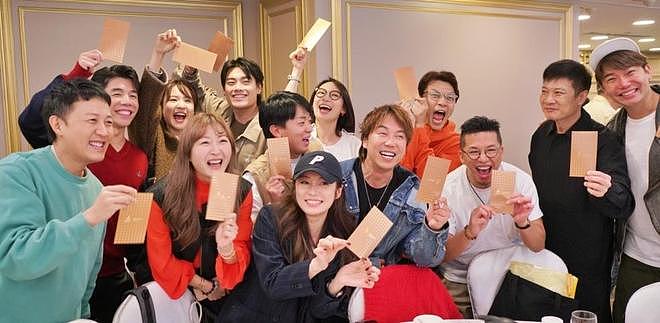 古天乐给TVB老演员发红包,数百位老演员出席,刘江获演艺贡献奖(组图) - 4