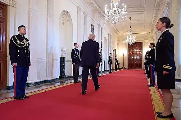15%关税风暴来袭!特朗普威胁报复“玩花招”国家,澳洲出口恐遭重创(组图) - 3