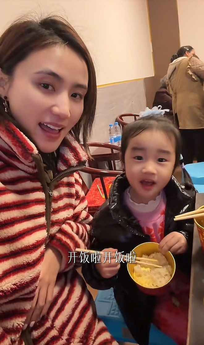 李亚鹏前妻回四川过年,住村里山上大别墅,三层楼院子大到能跑步(组图) - 8