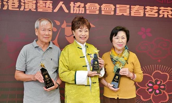 古天乐给TVB老演员发红包,数百位老演员出席,刘江获演艺贡献奖(组图) - 7