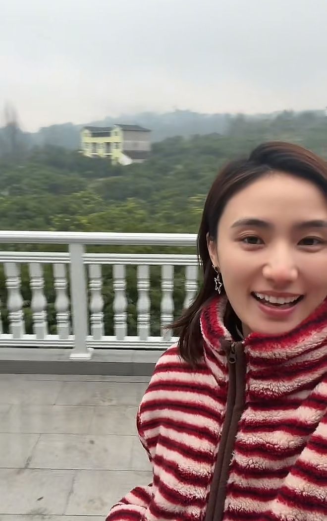 李亚鹏前妻回四川过年,住村里山上大别墅,三层楼院子大到能跑步(组图) - 2