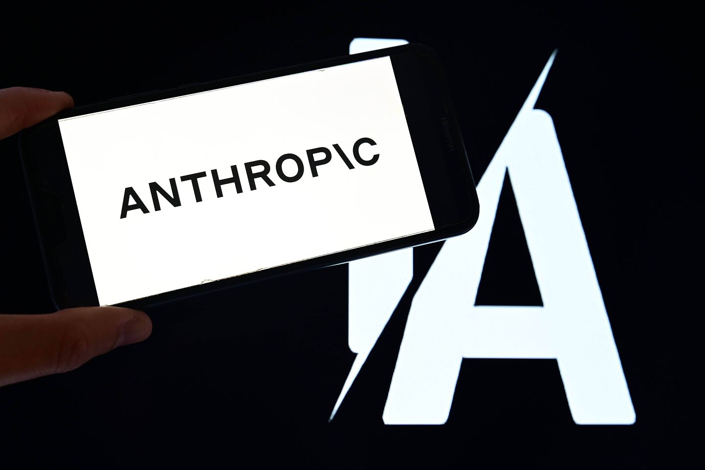美防长下最后通牒!威胁Anthropic须允许美军“无限制使用”AI技术(组图) - 3