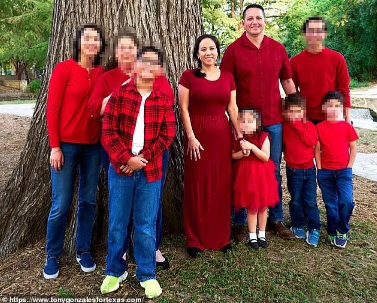 凌晨1点，国会议员偷偷给女助手发聊骚短信... 一年半后，女孩自焚死了...（组图） - 11