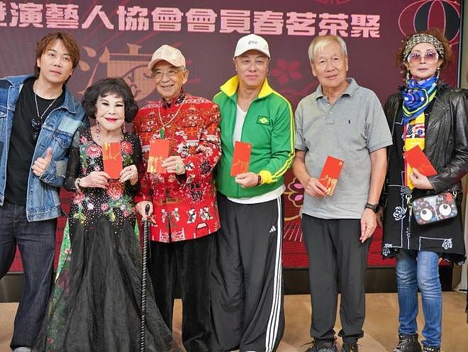 古天乐给TVB老演员发红包,数百位老演员出席,刘江获演艺贡献奖(组图) - 5