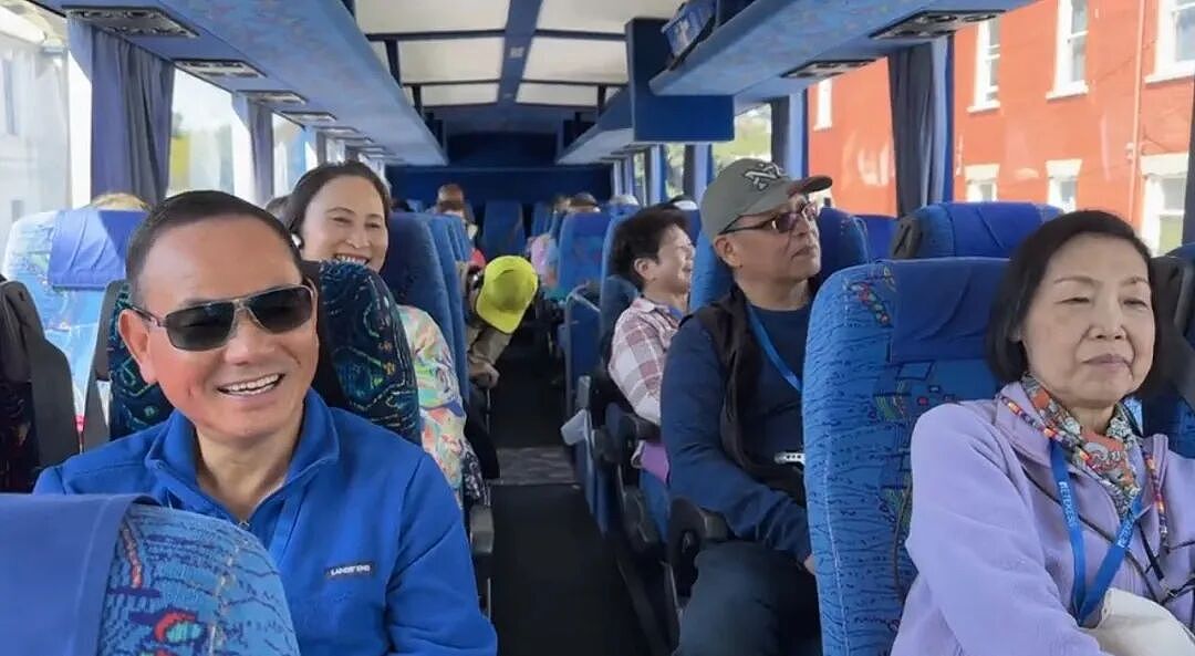 新西兰“最野一条街”成景点,游客一车车拉进去参观!“住了很多富二代,风格却像贫民窟!”(组图) - 1