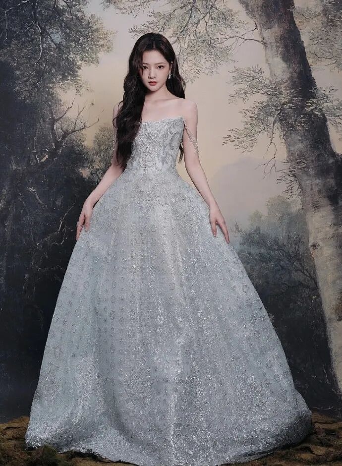 【美女】甜妹任敏性感起来真撩人！大美腿又长又细身材比例超棒（组图） - 8