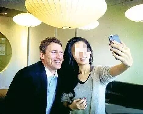 热搜爆了！知名女歌手穿中国红拜年想复出，刚想捞金就被全网按死！曾一曲爆火网络上春晚（组图） - 14