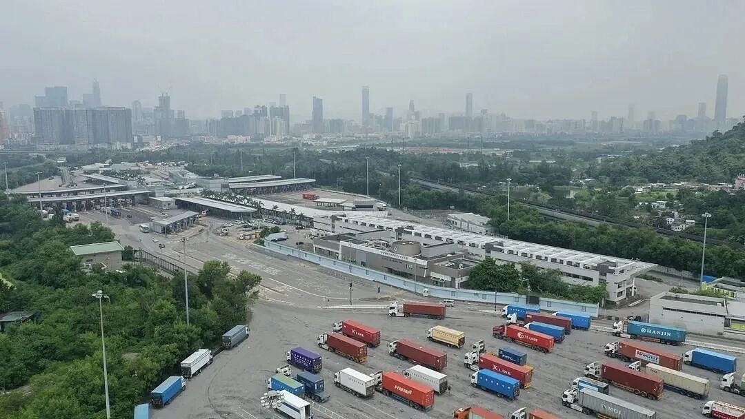 一夜爆火的香港千亿大佬,奇袭李嘉诚(组图) - 5