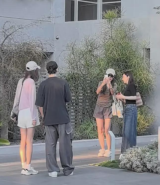 黄晓明恋情曝光！与美女穿情侣装并同游，女方年龄被扒疑似小22岁（组图） - 16
