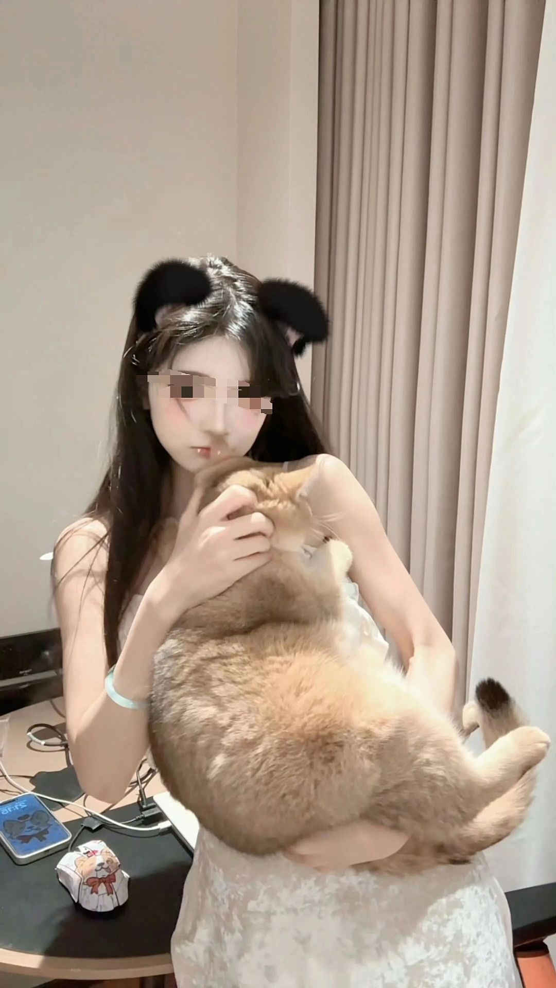 “狗头萝莉”复出热舞秀身材：直播间故意不拉裤链擦边网友骂声一片（视频/组图） - 10