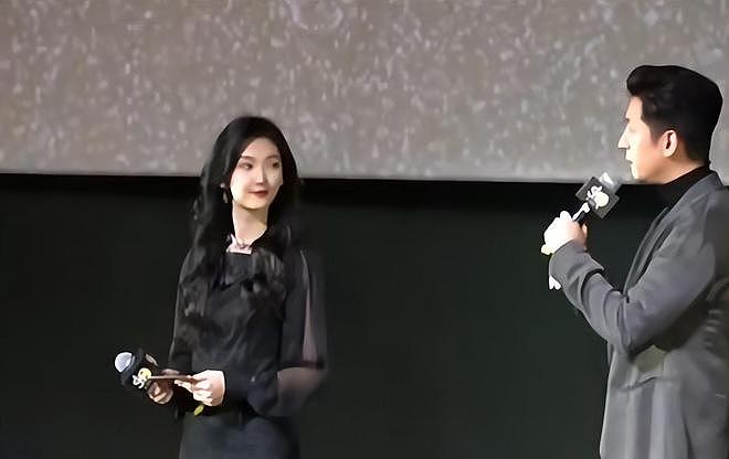黄晓明新女友遭深扒，履历被扒照片曝光，网友：看生图不像26岁！（组图） - 13