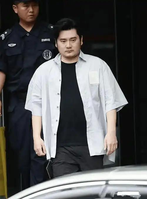 网友偶遇《天天向上》主持人钱枫，颈部线条消失，身材胖到200斤（组图） - 5