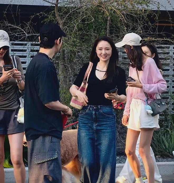黄晓明恋情曝光！与美女穿情侣装并同游，女方年龄被扒疑似小22岁（组图） - 15