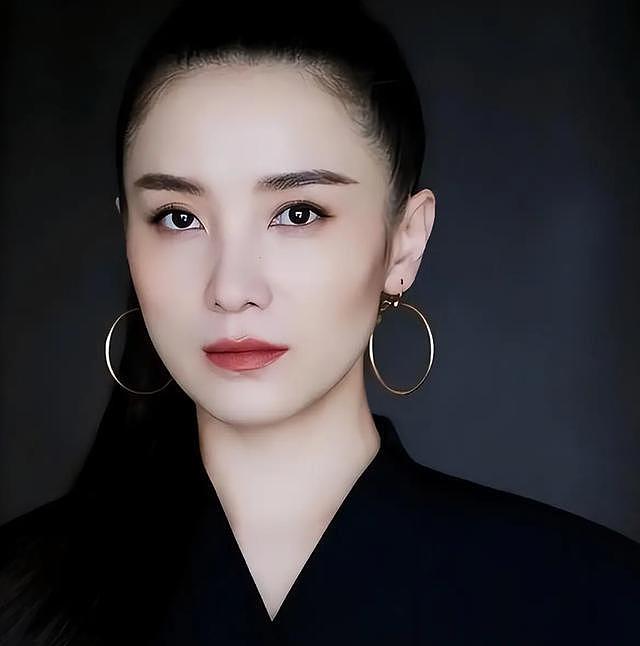 45岁宋佳被曝已领证，丈夫身份毫无征兆曝光！张艺谋这次“赢”麻了（组图） - 37