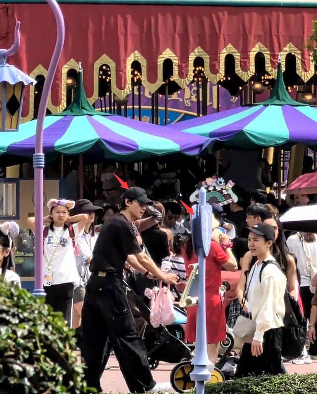 吴倩带女儿港迪度假,包裹严实,张雨剑不戴口罩生怕别人认不出(组图) - 2