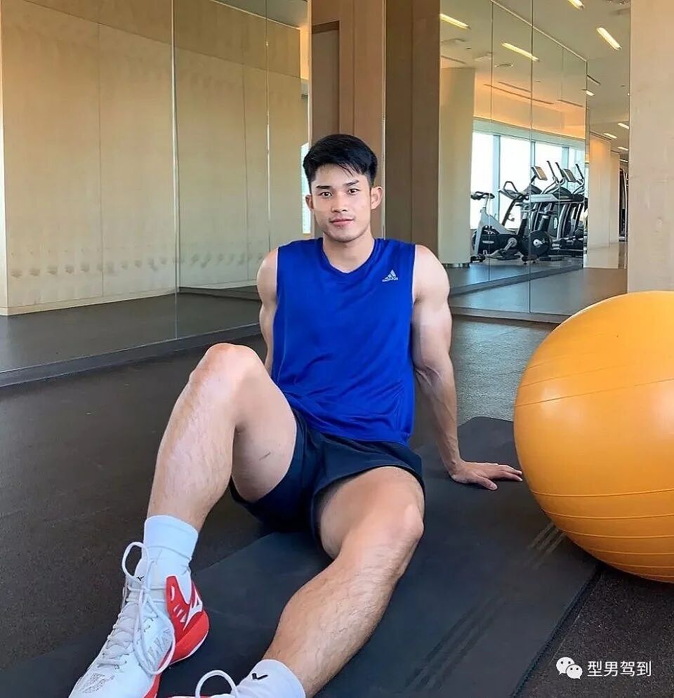 【帅哥】让女生直呼想让他破戒的90后“筋肉”和尚,究竟是何方神圣?(组图) - 9