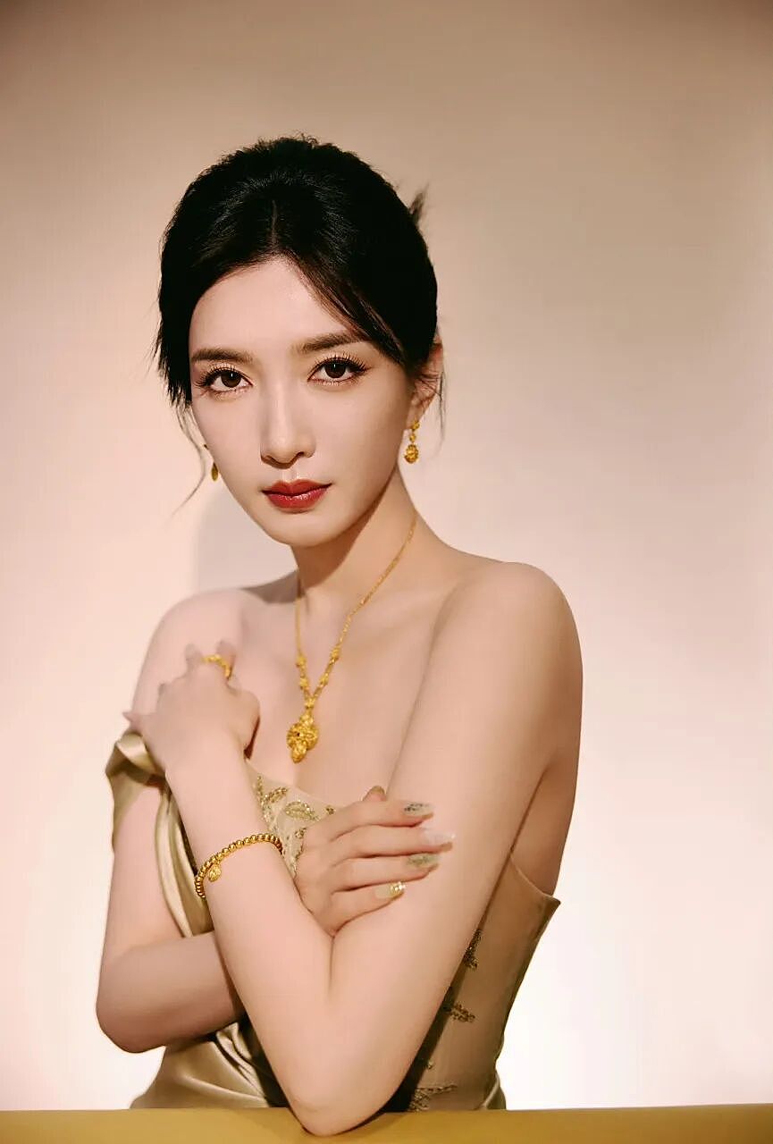 【美女】江疏影靓丽写真！雪肤玉貌风情妩媚魔鬼身材性感火辣（组图） - 9